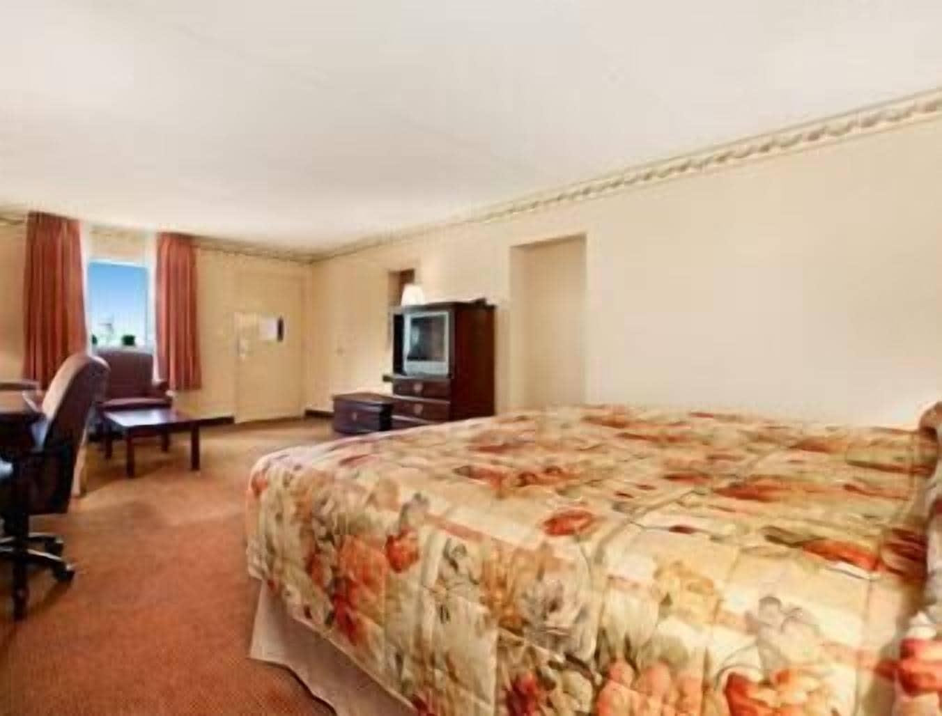 Ramada by Wyndham Lebanon Hotel Bagian luar foto