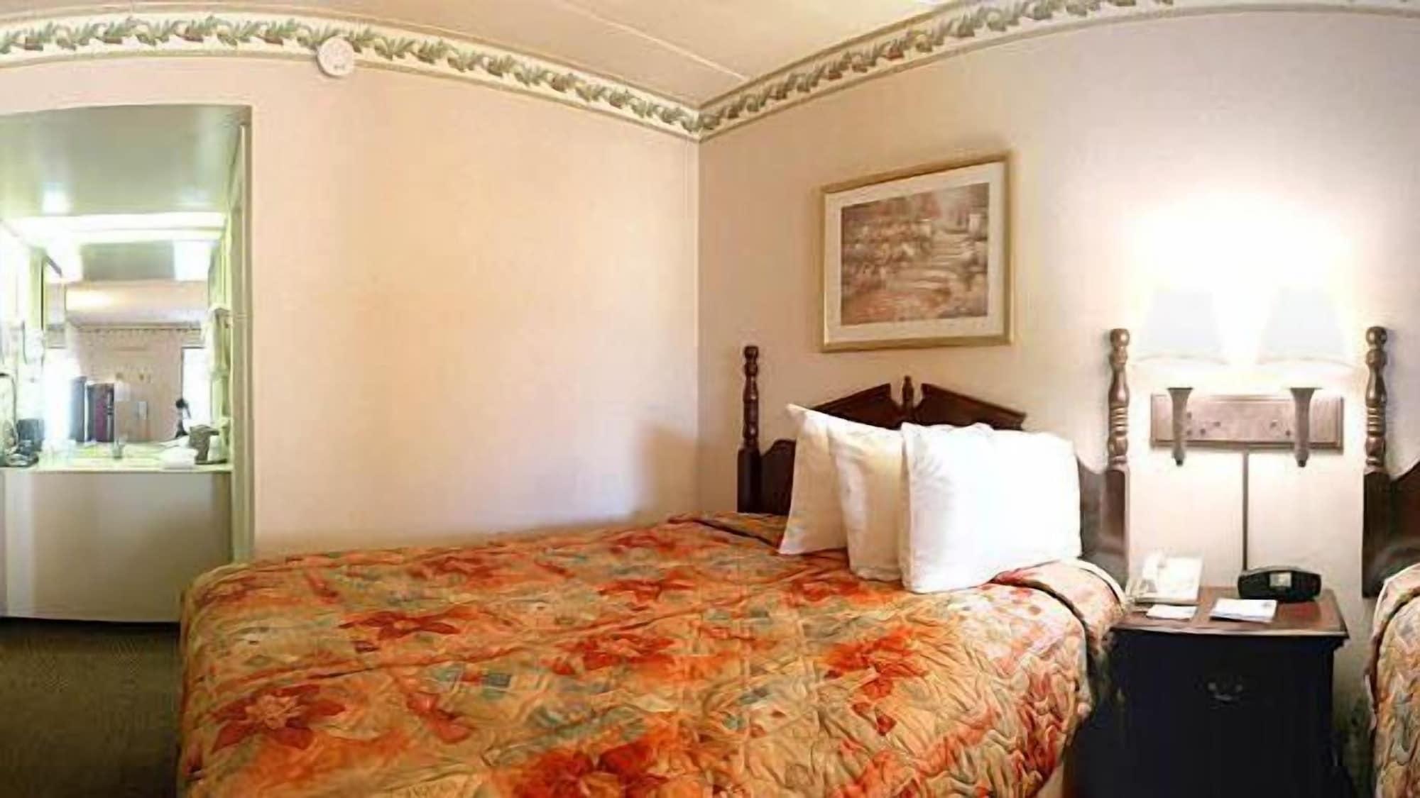 Ramada by Wyndham Lebanon Hotel Bagian luar foto