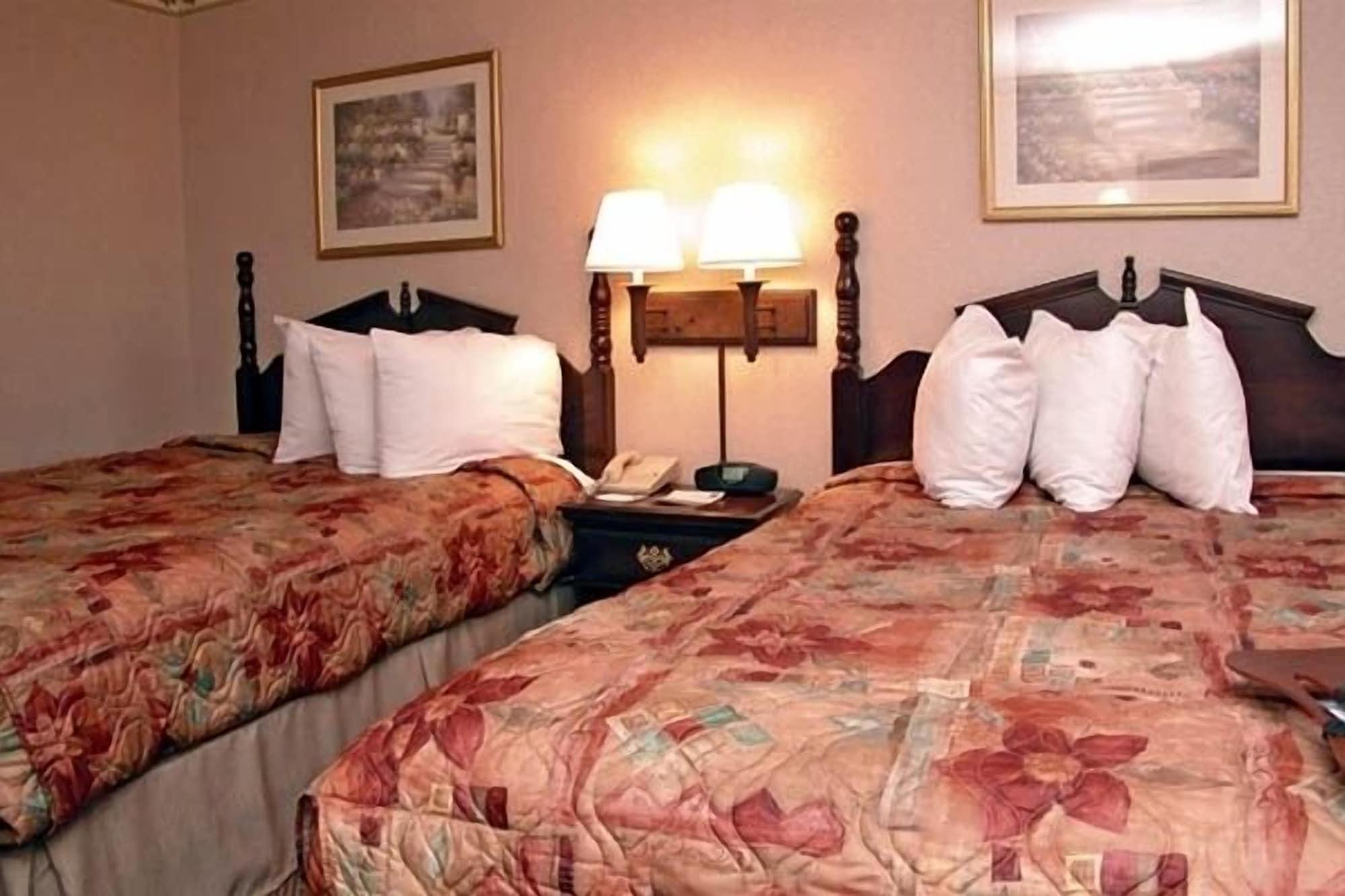 Ramada by Wyndham Lebanon Hotel Bagian luar foto