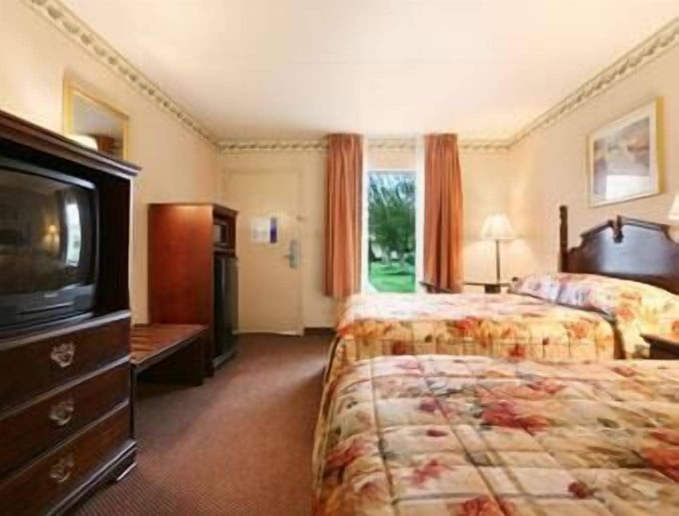 Ramada by Wyndham Lebanon Hotel Bagian luar foto