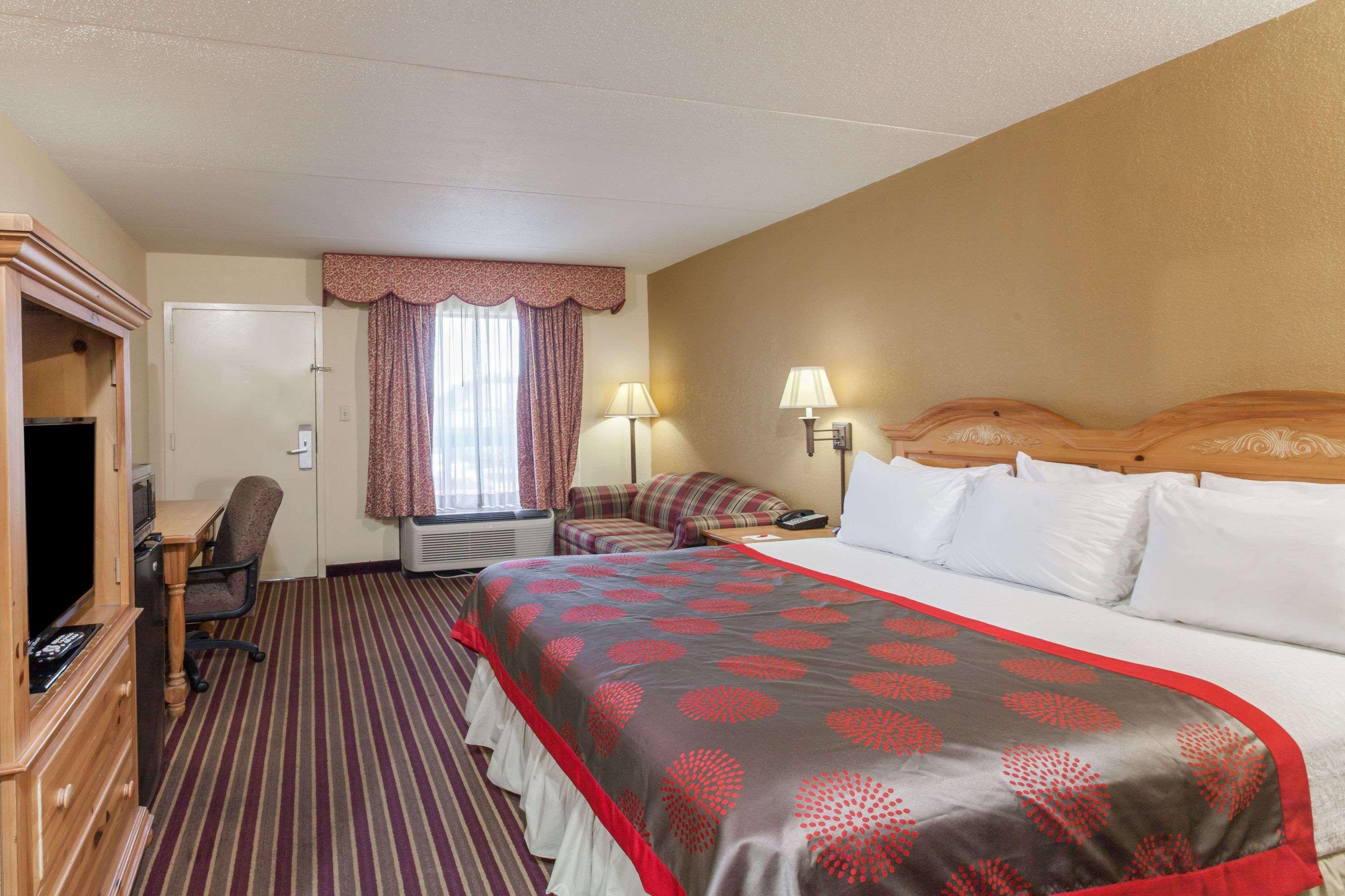 Ramada by Wyndham Lebanon Hotel Bagian luar foto