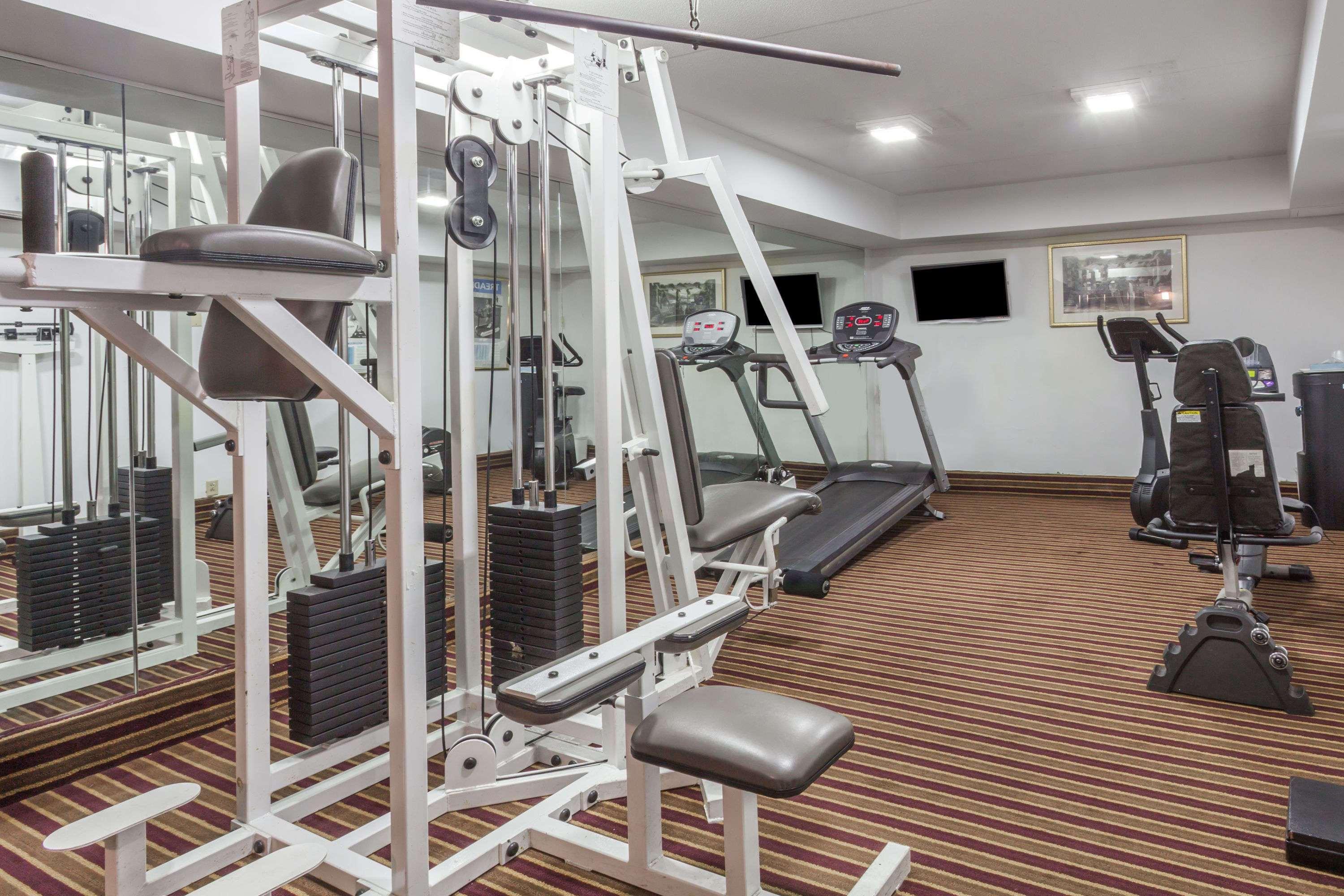 Ramada by Wyndham Lebanon Hotel Bagian luar foto