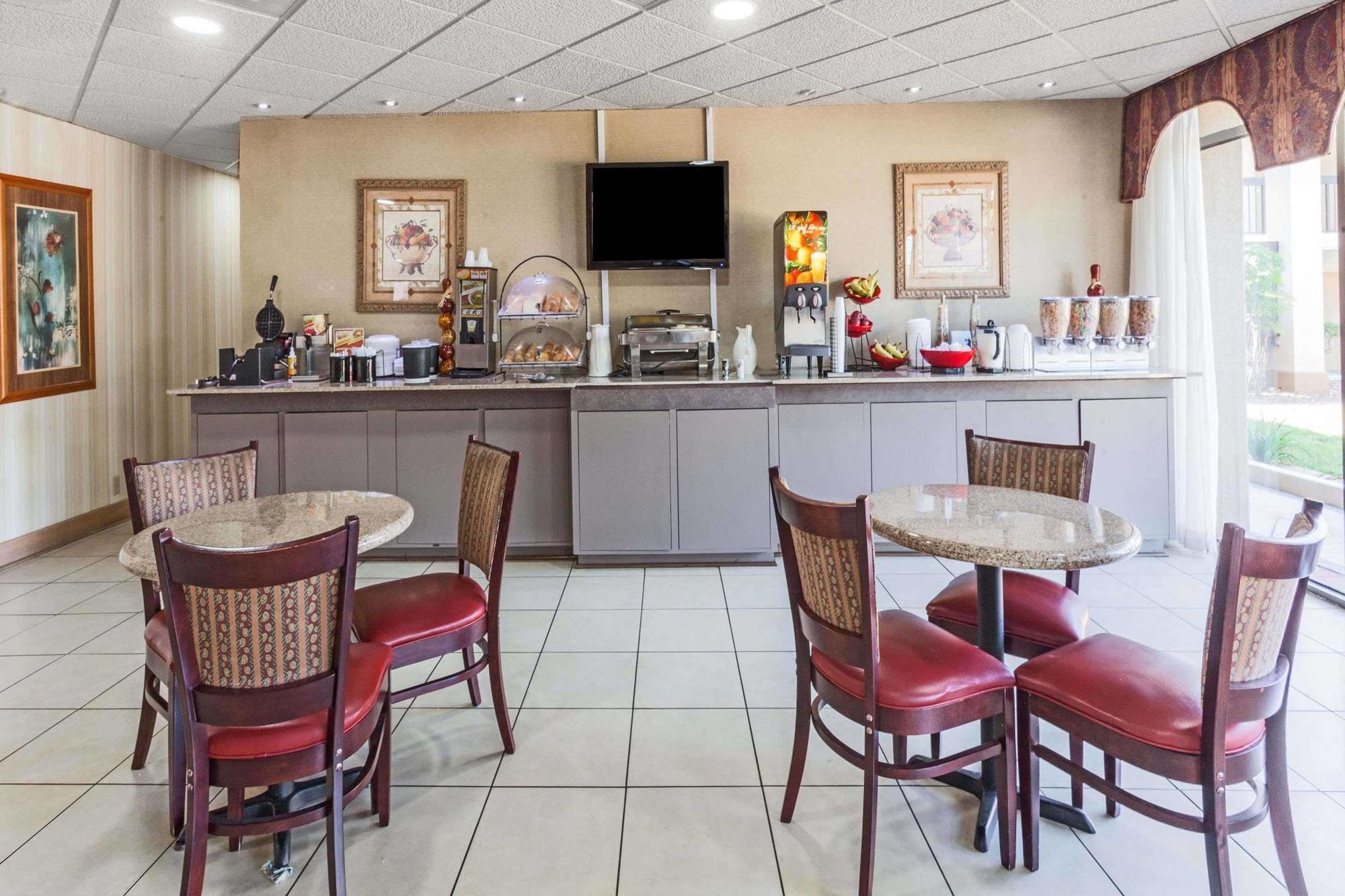 Ramada by Wyndham Lebanon Hotel Bagian luar foto