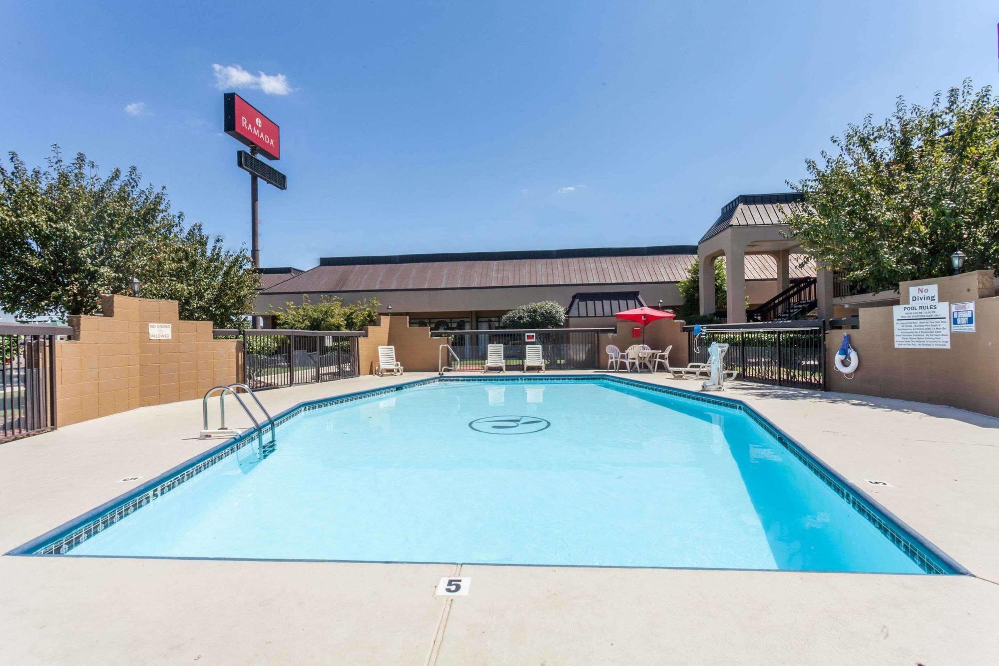 Ramada by Wyndham Lebanon Hotel Bagian luar foto