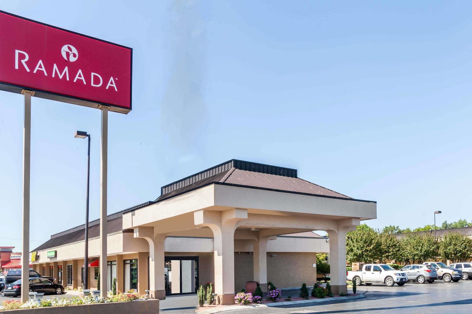 Ramada by Wyndham Lebanon Hotel Bagian luar foto