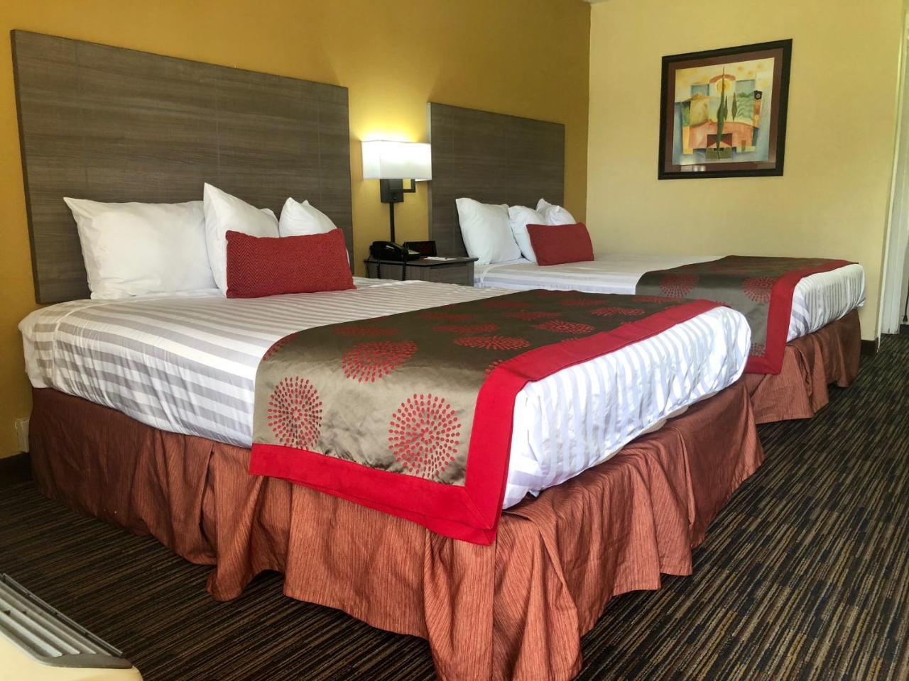 Ramada by Wyndham Lebanon Hotel Bagian luar foto