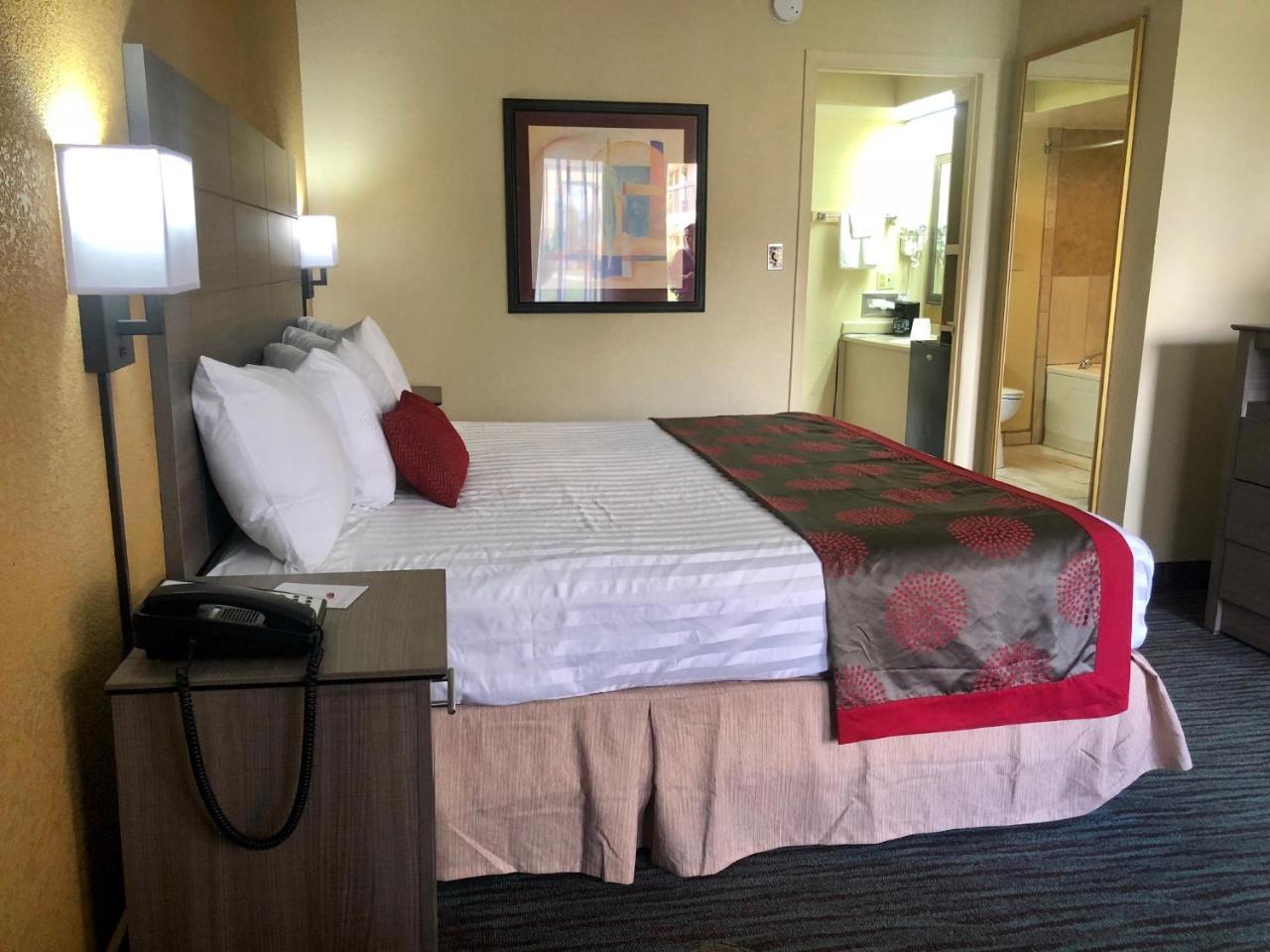 Ramada by Wyndham Lebanon Hotel Bagian luar foto