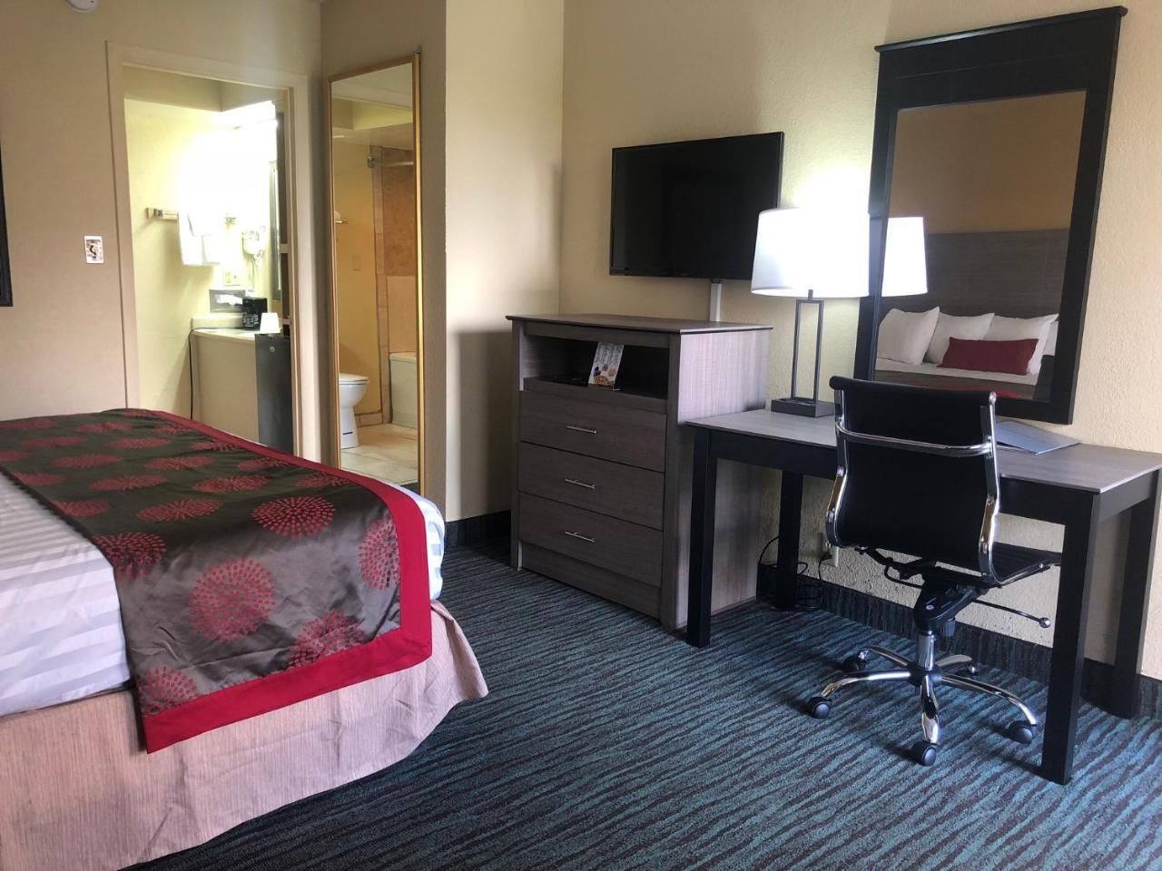 Ramada by Wyndham Lebanon Hotel Bagian luar foto